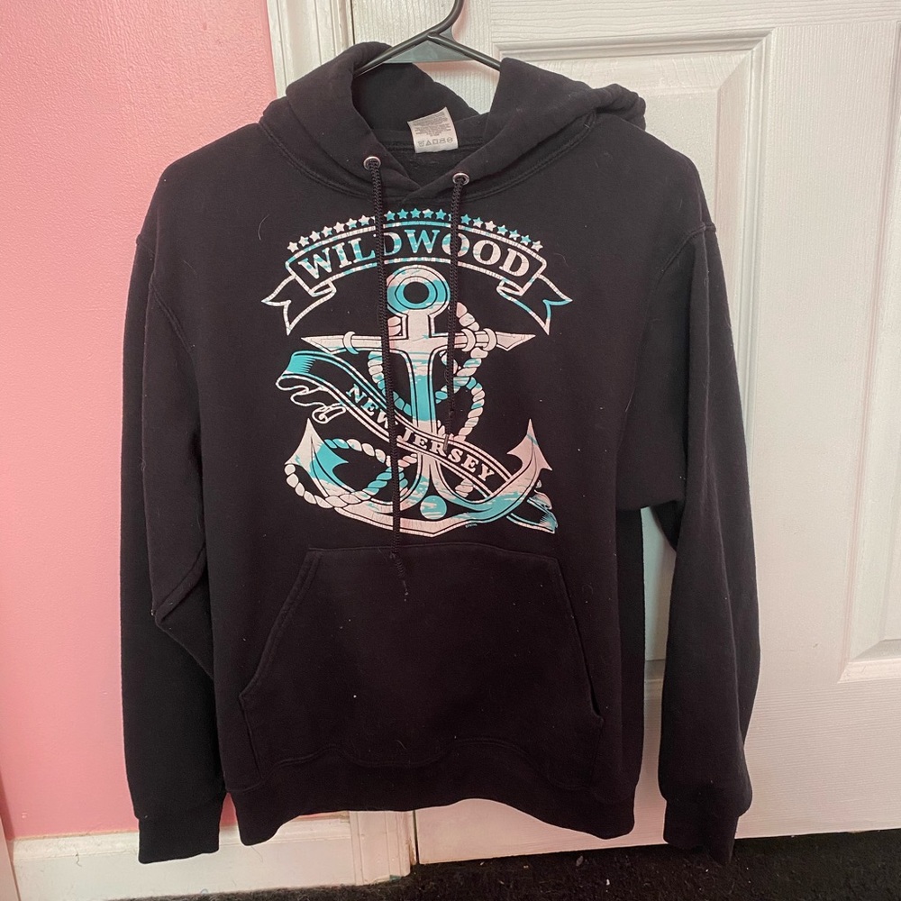 Cozy black Wildwood print sweatshirt